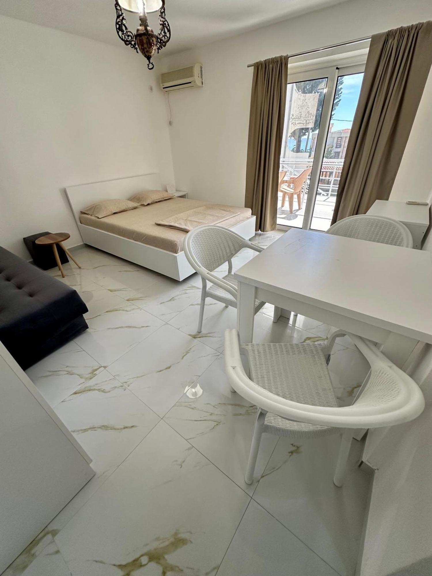 Dilan By The Sea Apartment Bar