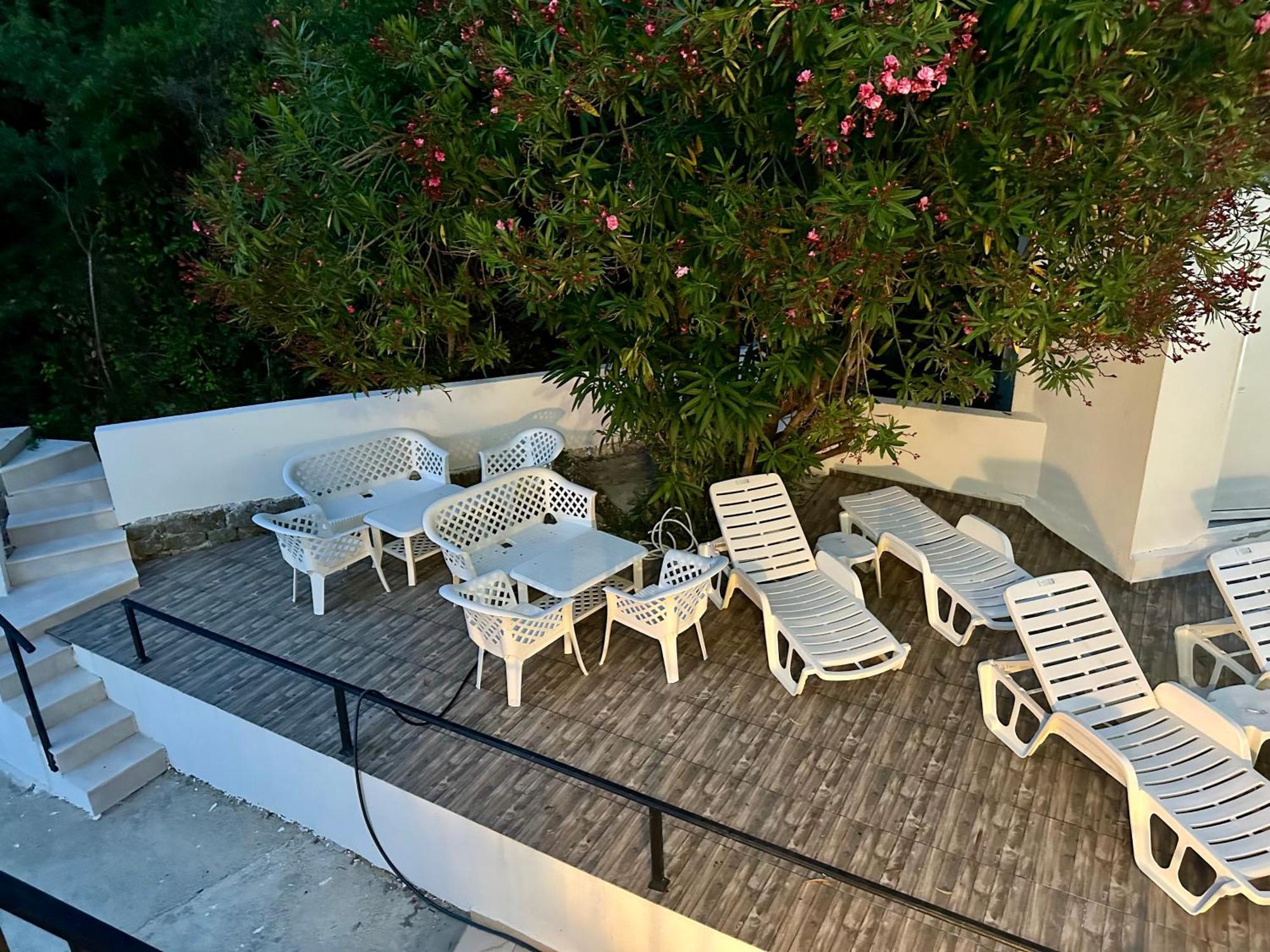 Апартаменти Dilan By The Sea Бар