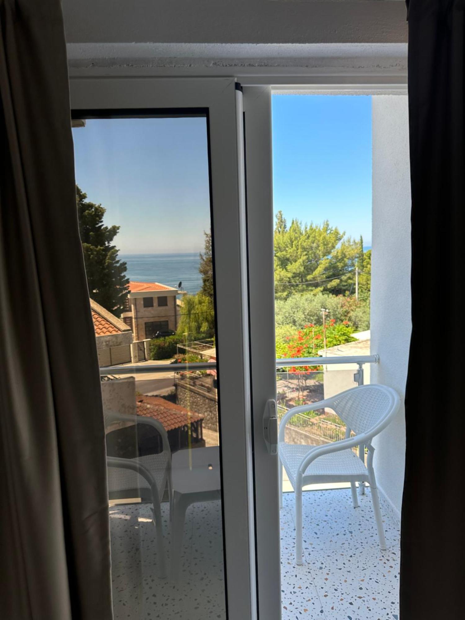 Dilan By The Sea